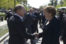 Putin: Perbedaan Rusia...