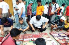Pajak Batu Akik Tuai...