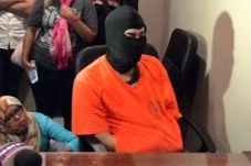 Mucikari Artis Keceplosan,...