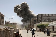 Dihujani Roket Houthi,...