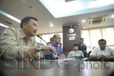 Tiga Anggota Tim Transisi...