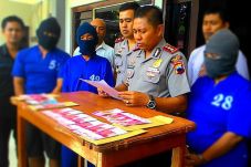 Bapak-Anak Otaki Peredaran...