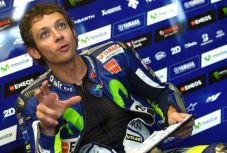 Rossi Berburu Dua Rekor...