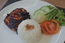 Sajikan Ayam Bakar Spesial