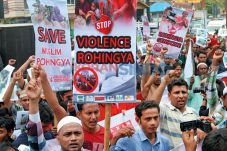 Pengungsi Rohingya Minta...
