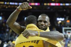 LeBron James Hadirkan...