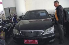 Dilelang, Mobdin Bekas...