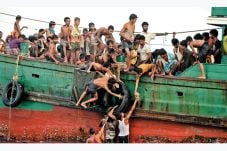 Jenazah Migran Dilempar...