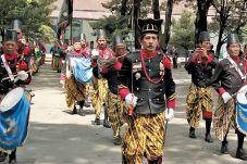 Raja-Dewan Adat Gelar...
