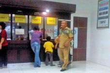 Pegawai dan Tamu Abaikan...
