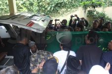 Warga Padati Pemakaman...