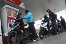 Pertamax Batal Naik,...