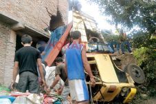 Hantam Minibus, Truk...