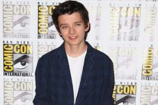 Asa Butterfield Jalani...