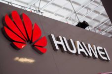 Huawei Kembangkan OS...