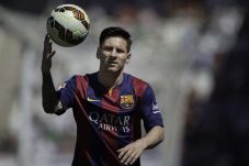 Messi Ditantang Akhiri...