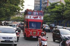 Bus Semarjawi Terlalu...