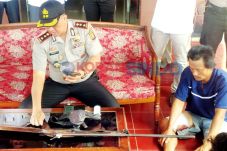Sembunyi Bawa Senpira...