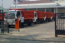 Truk Sampah Bekasi Akan...