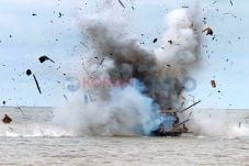 15 Kapal Asing Diledakkan...