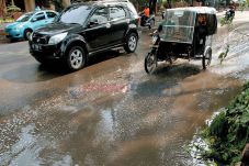 Hujan Sejam, Ruas Jalan...