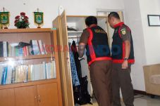 Jaksa Geledah Ruang...