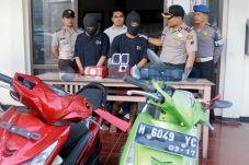 Tunggu Kelulusan, Dua...
