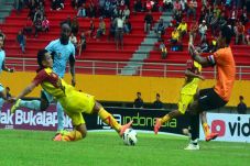 Suruh Klub Bikin Turnamen,...