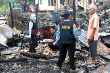Mengais Abu-Arang, Berharap...