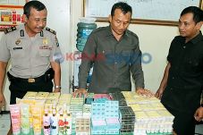 Sindikat Pengedar Kosmetik...