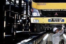 Pasar Automotif Melemah,...
