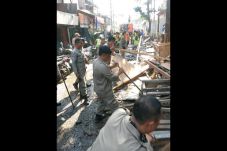 120 Lapak PKL di depan...