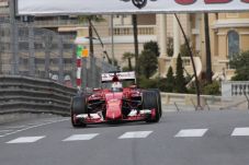 Vettel Unggul 0.218...