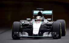 Hamilton Raih Pole Position...