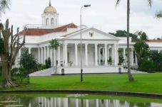 Warga Kecewa Tak Bisa...