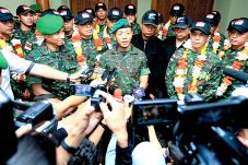 TNI AD Juara Umum Menembak...