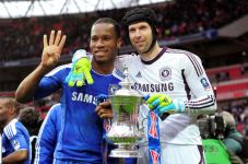 Drogba Minta Cech Bertahan...