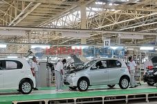 Pasar Automotif Mulai...