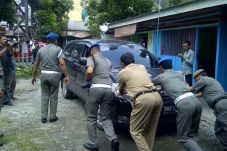 Mobil Dinas Mantan Anggota...