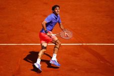 Federer Peras Keringat...