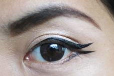 Cara Menggunakan Eyeliner...