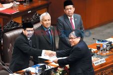 2016, Pemerintah Tetap...