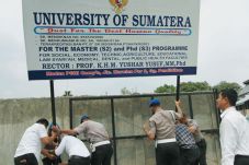Polisi Telusuri Pejabat...
