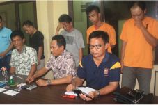 Kades di Serang Nyabu...