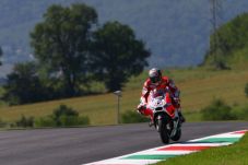 Rossi Terlempar, Dovizioso...