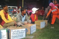 Pesta Diwarnai Pengemis...