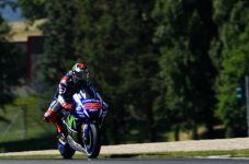 Lorenzo Melesat di Latihan...