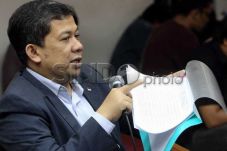 Minta Kejelasan Menpora,...