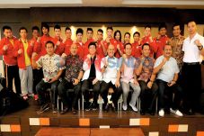Siap Kibarkan Merah...