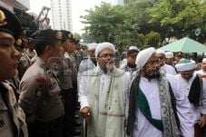Perbedaan Ahok dengan...